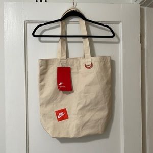 Nike Heritage Tote 16L